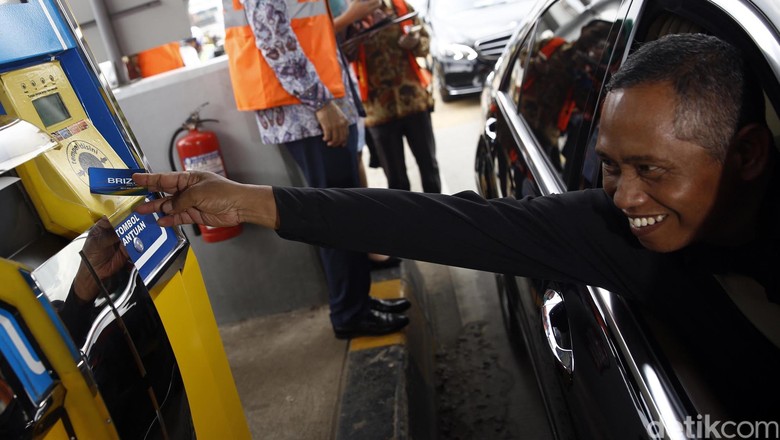 Begini Cara Agar Bayar Tol Tak Lagi Tunai Begini Cara Agar Bayar Tol Tak Lagi Tunai