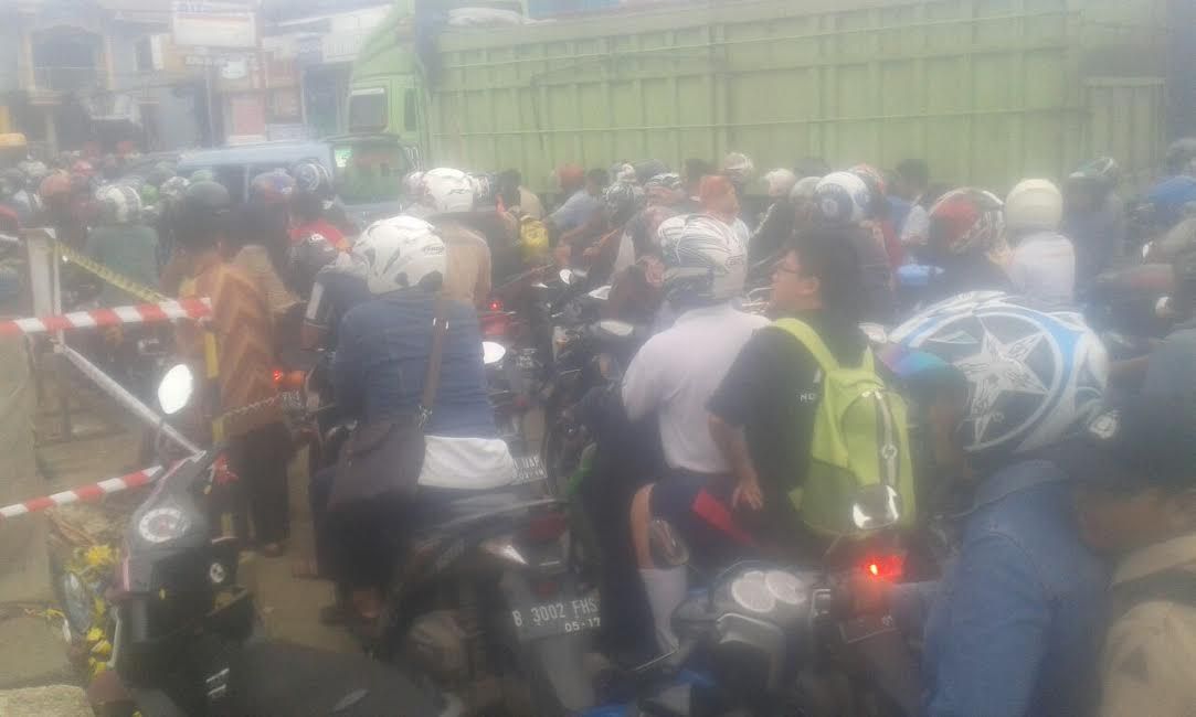 Galian Pipa Dilakukan Pagi Hari, Simpang Lima Semper 