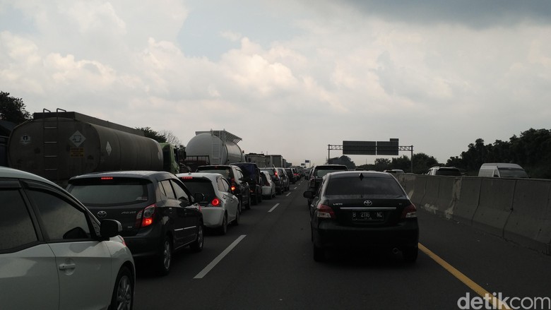 H+1 Lebaran, Arus Lalin di Tol Cikampek Mulai Terurai Pagi Ini