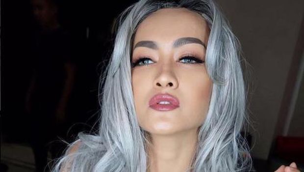 Julia Perez, Dari Sekretaris Kantoran Hingga Jadi Mamita