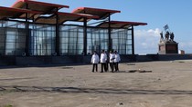 Jokowi Tinjau Museum Mangkrak di Morotai    dan Bagikan Bantuan di Halmahera