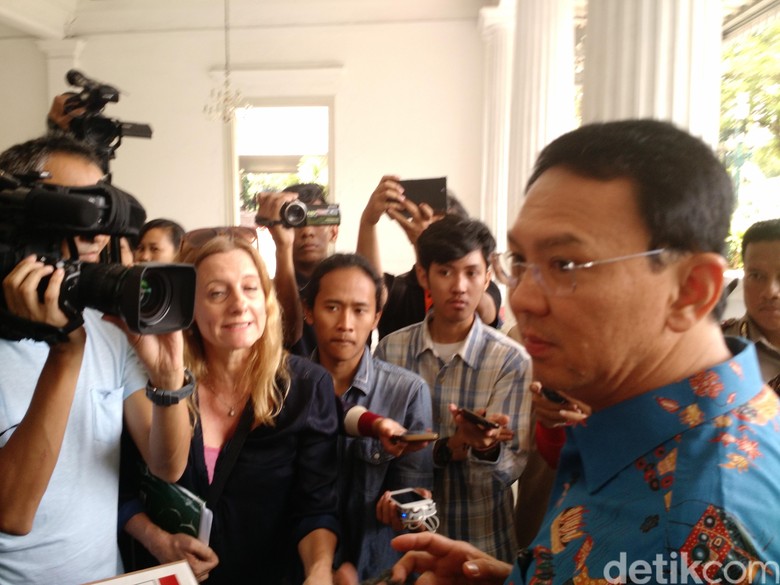 Ahok Murka ke Aktivis Antitembakau yang Tolak Pameran Mesin Rokok Ahok Murka ke Aktivis Antitembakau yang Tolak Pameran Mesin Rokok