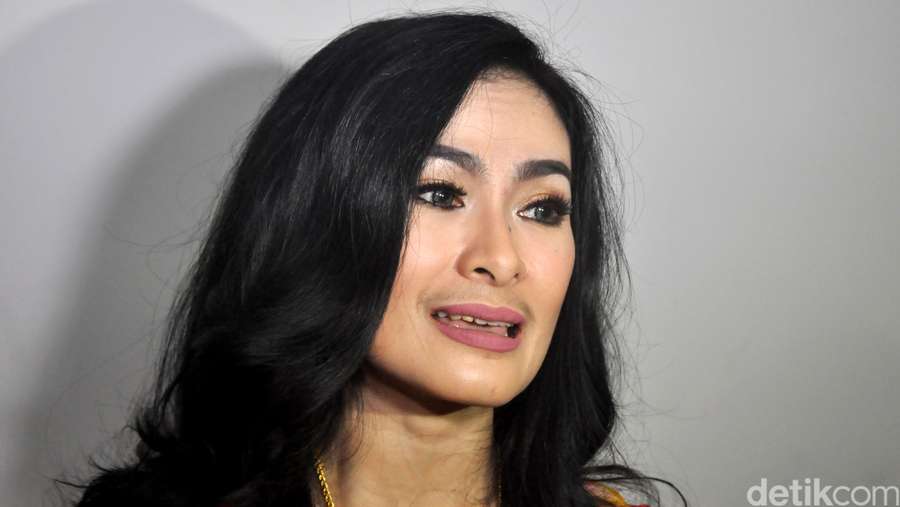 Dahlia Bergaya Bak Anak Muda Dahlia Bergaya Bak Anak Muda