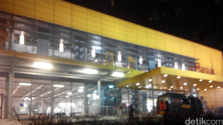 Situasi IKEA Alam Sutera Aman, Pengunjung Diperbolehkan Masuk Kembali Situasi IKEA Alam Sutera Aman, Pengunjung Diperbolehkan Masuk Kembali