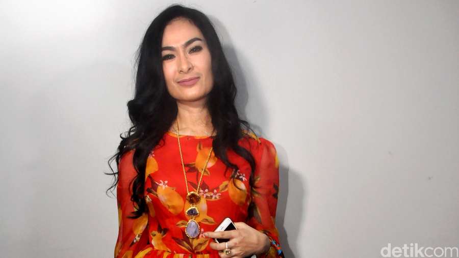 Dahlia Bergaya Bak Anak Muda Dahlia Bergaya Bak Anak Muda