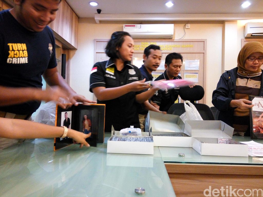Polisi Amankan Pemilik dan Terapis Praktik Gigolo Berkedok Polisi Amankan Pemilik dan Terapis Praktik Gigolo Berkedok