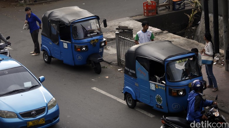 Sandiaga Janji Jadikan Bajaj Transportasi Terintegrasi Sandiaga Janji Jadikan Bajaj Transportasi Terintegrasi