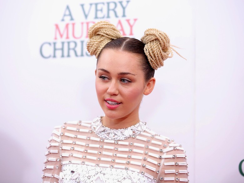 Miley Cyrus: Obati Kecanduan Ganja Itu Gampang Miley Cyrus: Obati Kecanduan Ganja Itu Gampang