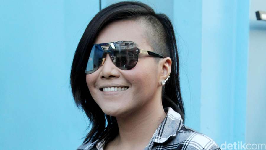 Side Undercut Style Denada Ini Yay Or Nay