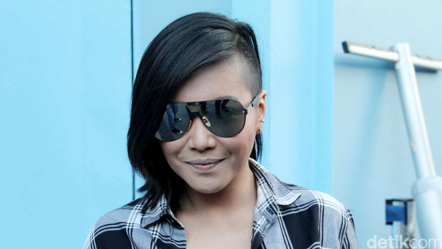 Side Undercut Style Denada Ini Yay Or Nay