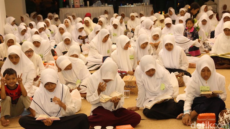 Banyuwangi Mengaji, Bupati Anas: Agar Kita Dapat Berkah dan Terhindar Bencana Banyuwangi Mengaji, Bupati Anas: Agar Kita Dapat Berkah dan Terhindar Bencana