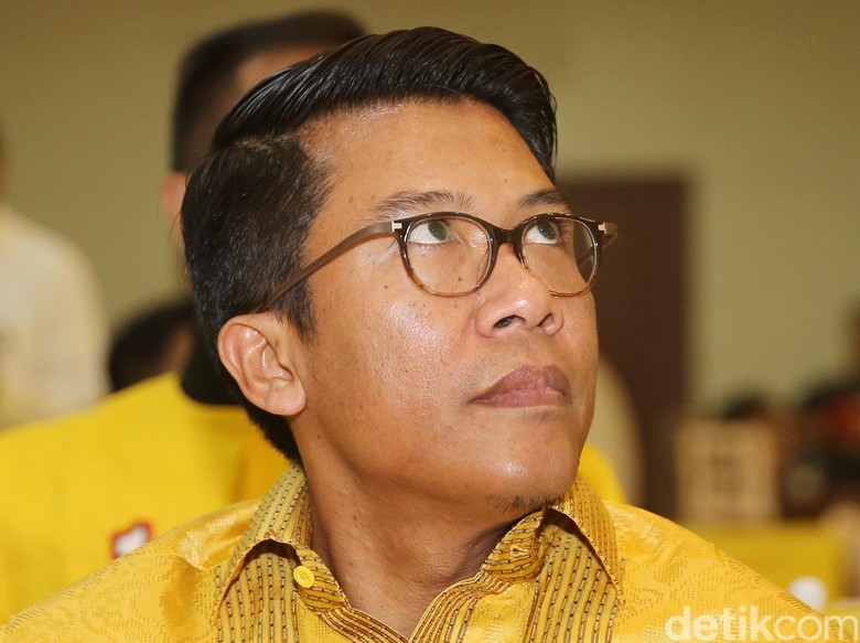 Pansus DPR Usul Cabut Kewenangan Penuntutan di KPK Pansus DPR Usul Cabut Kewenangan Penuntutan di KPK