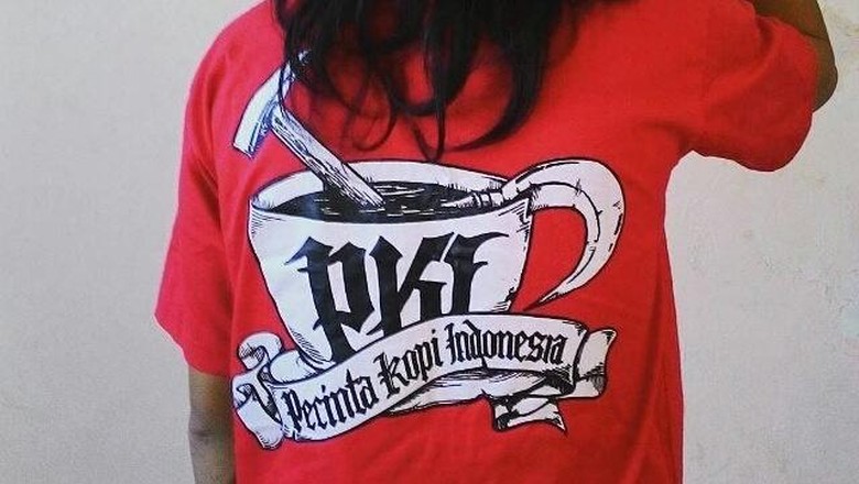 Pemuda Pemakai Kaos Pecinta Kopi Indonesia Resmi Ditahan Terkait Komunisme Pemuda Pemakai Kaos Pecinta Kopi Indonesia Resmi Ditahan Terkait Komunisme