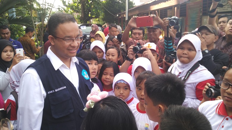 Mendikbud: Jangan Ada Pungli, Sekolah dan Guru Bisa Kena Sanksi! Mendikbud: Jangan Ada Pungli, Sekolah dan Guru Bisa Kena Sanksi!