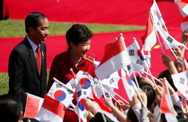 Jokowi Bertemu Presiden Korsel Park Geun Hye
