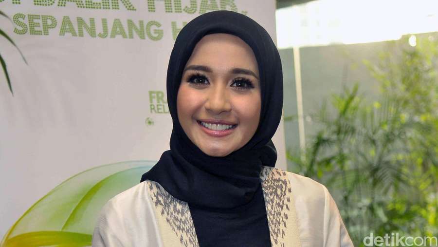 Laudya Cynthia Bella Makin Sumringah Aja