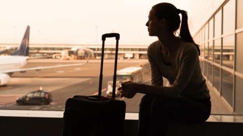 Ilustrasi wanita di bandara (Dok. Thinkstock) Ilustrasi wanita di bandara (Dok. Thinkstock)