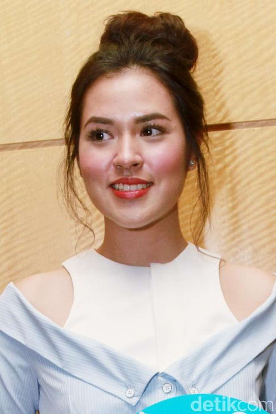 Cantik Dengan Gaya Rambut Cepol Setuju Cantik Dengan Gaya Rambut Cepol Setuju