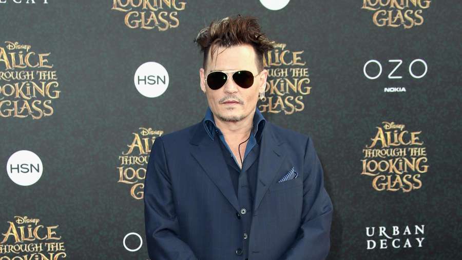 Johnny Depp Dengan Gaya Rambut Berantakan Yay Or Nay