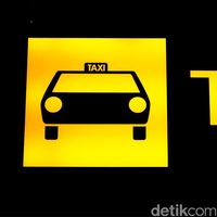 Pemerintah Atur Hubungan Sopir dan Operator Taksi Online