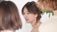 Song Hye Kyo Tampil dengan Rambut Pendek Lagi, Makin Cantik?