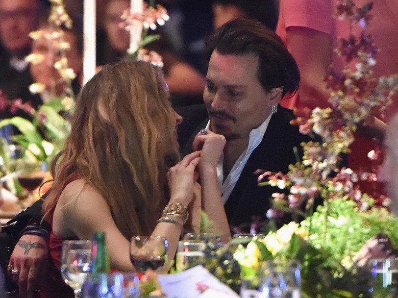 Adegan Seks Amber Heard di Film Picu Perceraian dengan Johnny Depp? Adegan Seks Amber Heard di Film Picu Perceraian dengan Johnny Depp?
