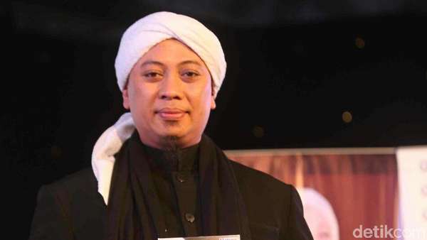 Gencar Isu Poligami, Istri Opick Ungkap Isi Hati dengan Puisi Gencar Isu Poligami, Istri Opick Ungkap Isi Hati dengan Puisi