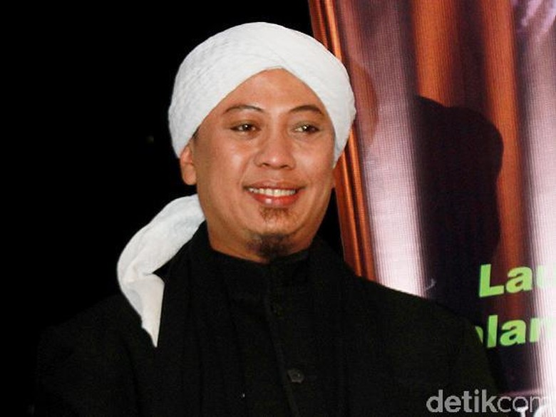 Opick Masih Tertawa Lagunya Diplesetkan Jadi Eta Terangkanlah Opick Masih Tertawa Lagunya Diplesetkan Jadi Eta Terangkanlah