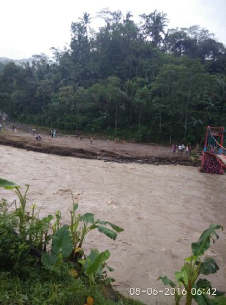 Banjir Bandang Terjang Purbalingga, Jembatan hingga 