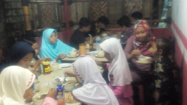 Di Depok, Makan Soto Saat Buka Puasa Cuma Bayar Pakai Doa