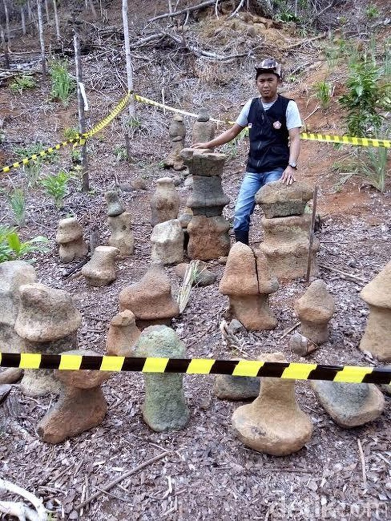 Batu Bidak Catur di Geopark Ciletuh Diperkirakan Peninggalan Pasca-Abad 5 Masehi Batu Bidak Catur di Geopark Ciletuh Diperkirakan Peninggalan Pasca-Abad 5 Masehi