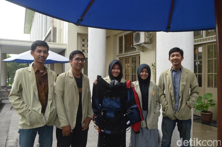 Top! Mahasiswa UGM Ciptakan Jaket Pijat Otomatis untuk Pendaki