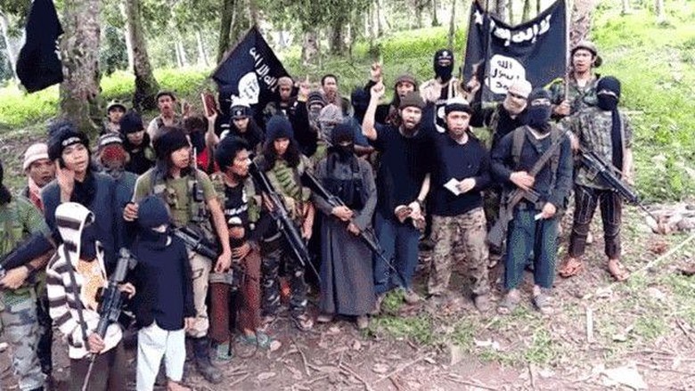 Komandan Abu Sayyaf Tewas Ditembak Militer Filipina Komandan Abu Sayyaf Tewas Ditembak Militer Filipina