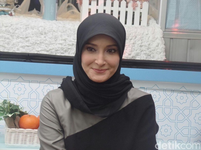 Inneke Koesherawati Kena Protes Karena Syuting Lagi Inneke Koesherawati Kena Protes Karena Syuting Lagi