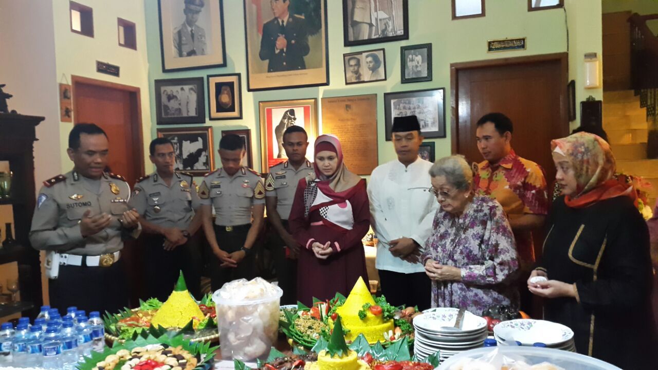 Ultah ke-91, Istri Jenderal Hoegeng Dapat Kejutan dari 