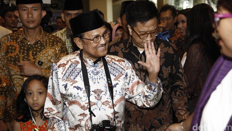 BJ Habibie Sebut 3 Hal Ini akan Perkuat Indonesia BJ Habibie Sebut 3 Hal Ini akan Perkuat Indonesia