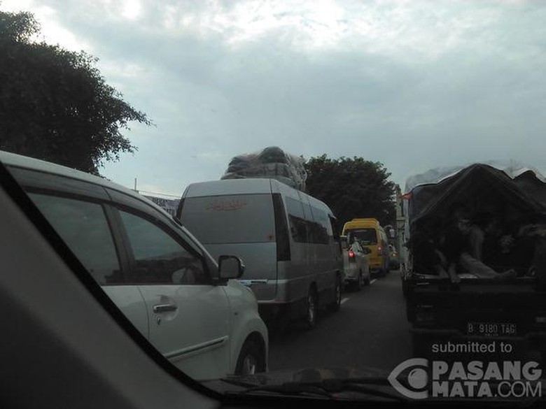Jalur Pantura Mulai Penuh Pemudik, Subang-Cirebon Kecepatan 20 Km/jam Jalur Pantura Mulai Penuh Pemudik, Subang-Cirebon Kecepatan 20 Km/jam