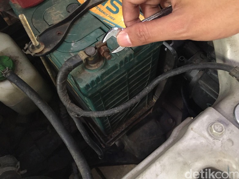 Mobil Sekarang Gak Perlu Copot Aki Kalau Ditinggalkan dalam Waktu Lama Mobil Sekarang Gak Perlu Copot Aki Kalau Ditinggalkan dalam Waktu Lama