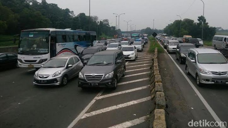 Jelang Long Weekend Tol Bekasi-Jakarta Lancar, Arah Sebaliknya Padat Jelang Long Weekend Tol Bekasi-Jakarta Lancar, Arah Sebaliknya Padat
