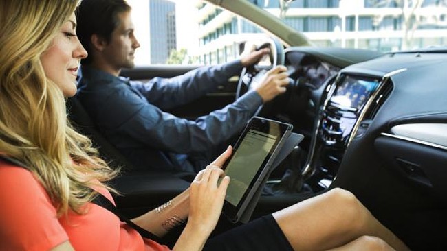 6 Fungsi Telepon Pintar di Mobil Anda 6 Fungsi Telepon Pintar di Mobil Anda