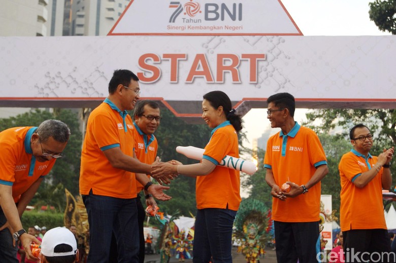 Rayakan Ultah ke-70, BNI Ajak Karyawan Jalan Santai di Senayan Rayakan Ultah ke-70, BNI Ajak Karyawan Jalan Santai di Senayan
