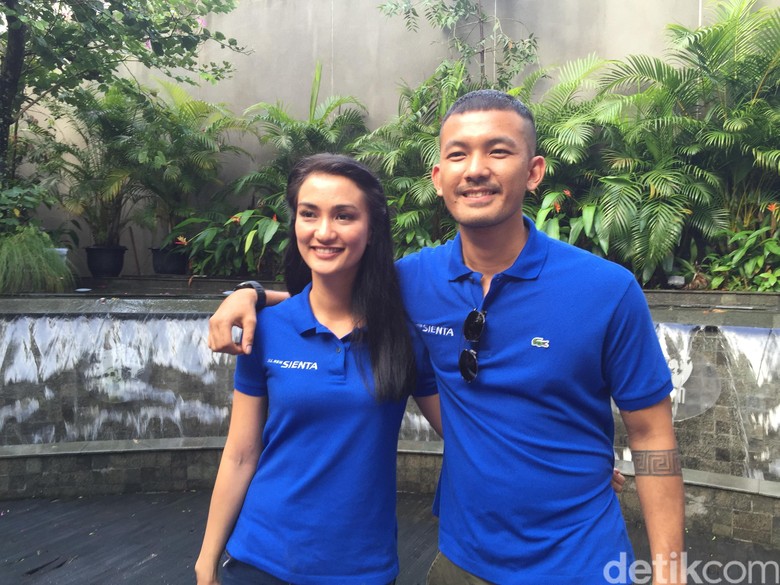Rio Dewanto Sumringah Bisa Coba Sienta Hybrid di Jepang Rio Dewanto Sumringah Bisa Coba Sienta Hybrid di Jepang