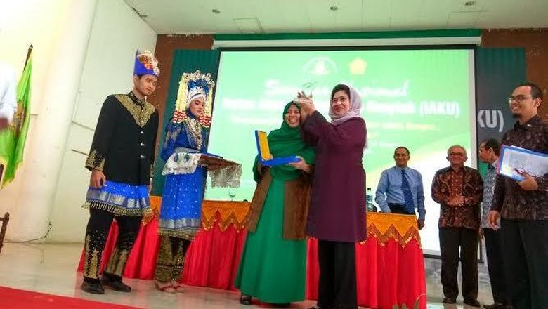 Menkes Imbau Dokter Lebih Humanis agar Masyarakat Tak Berobat ke Luar Menkes Imbau Dokter Lebih Humanis agar Masyarakat Tak Berobat ke Luar