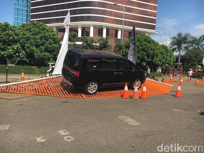 Mitsubishi Recall 995 Delica di Indonesia karena Masalah Airbag Mitsubishi Recall 995 Delica di Indonesia karena Masalah Airbag
