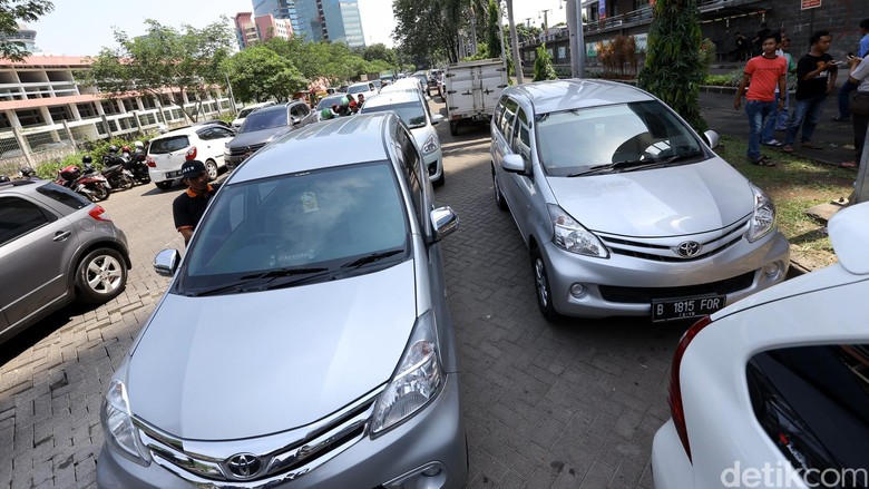 Kenapa Tarif Online yang Naik dan Bukan Taksi Biasa yang Turun? Kenapa Tarif Online yang Naik dan Bukan Taksi Biasa yang Turun?
