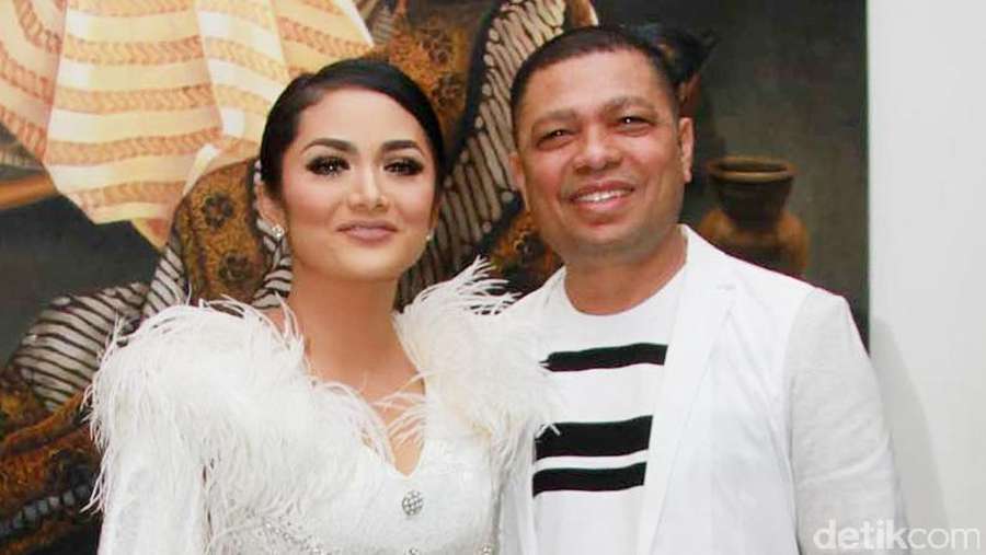 Serasinya Krisdayanti dan Raul Lemos