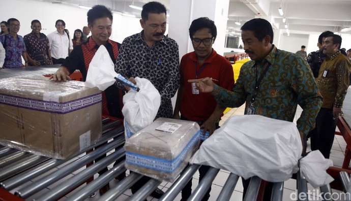 Pengiriman paket valas