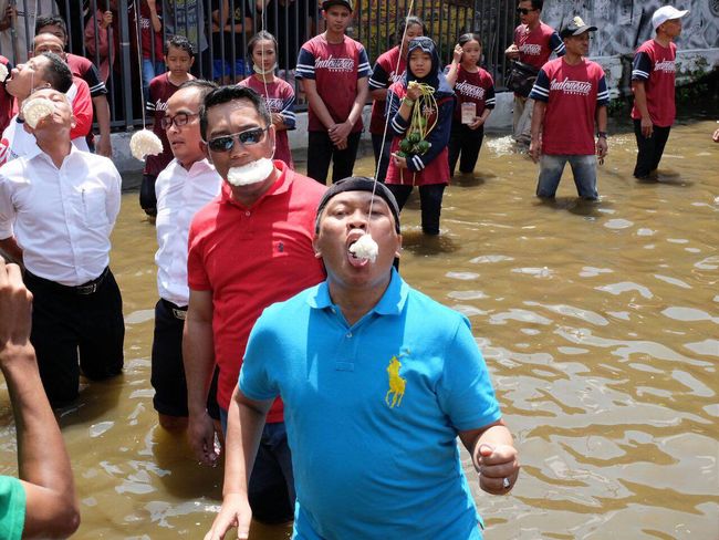 Ridwan Kamil Lomba Makan Kerupuk