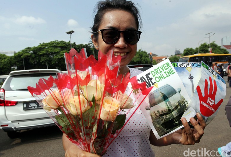 Tarif dan Kuota Diatur di PM 32/2016, Ini Kata Sopir Taksi Online Tarif dan Kuota Diatur di PM 32/2016, Ini Kata Sopir Taksi Online