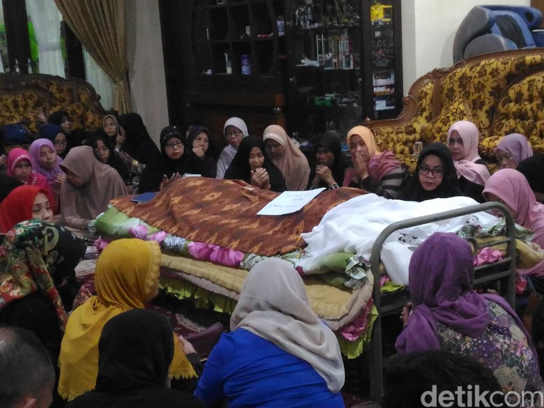 Asri Welas Kenang Kedekatan dengan Susi Similikiti Asri Welas Kenang Kedekatan dengan Susi Similikiti